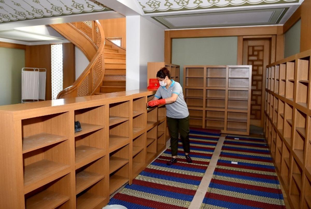 Avcılar&rsquo;da ibadethaneler bayrama hazırlanıyor