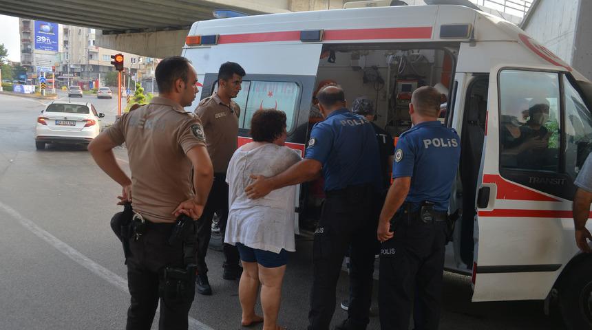 'Ambulans ge&ccedil; geldi' deyip i&ccedil;ki şişeleriyle saldırdılar!