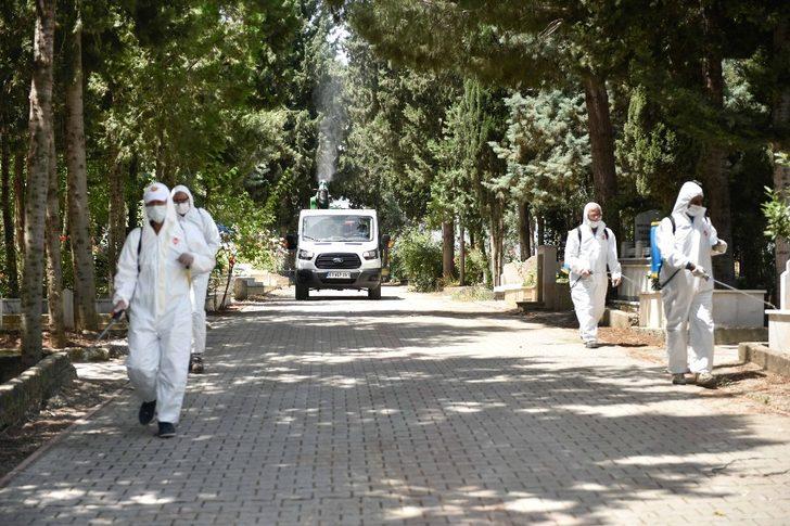 Mezarlıklarda Kurban Bayramı temizliği G3