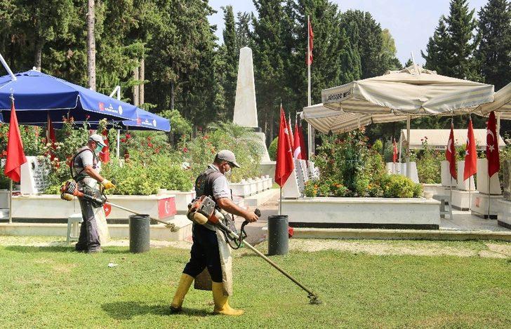 Mezarlıklarda Kurban Bayramı temizliği G4