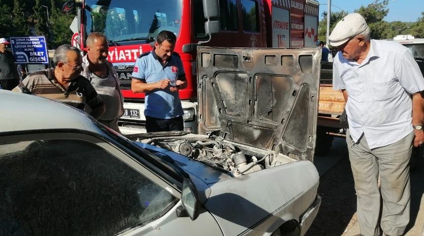 Seyir halindeki otomobil yandı