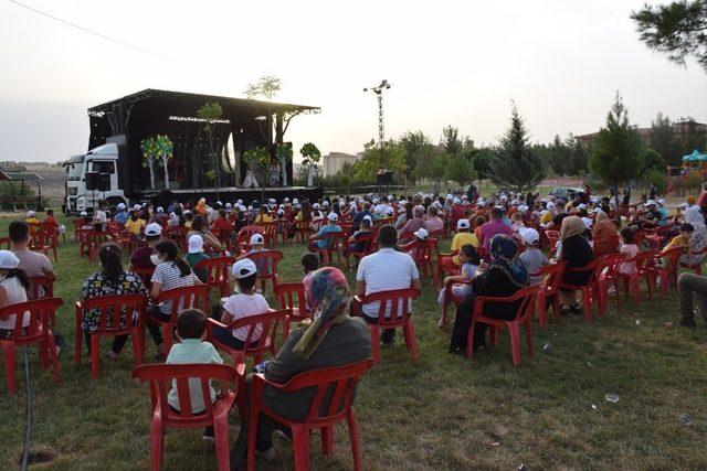 Viranşehir’de çocuklar tiyatro izledi