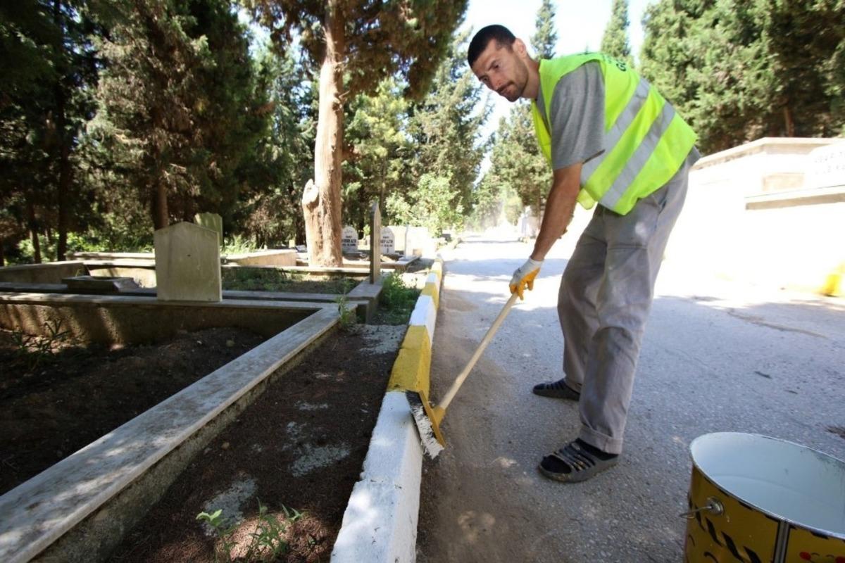 Kocaeli&rsquo;deki mezarlıklar Kurban Bayramına hazırlandı
