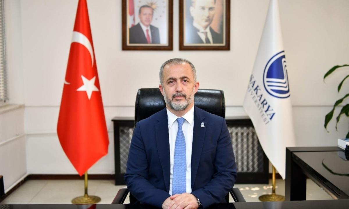 SA&Uuml; Rekt&ouml;r&uuml; Fatih Savaşan: