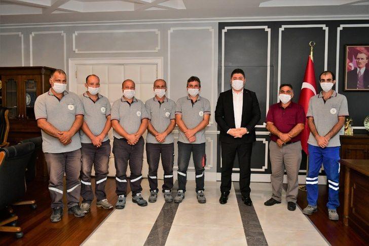 Başkan Tören, temizlik işçileriyle makamında kahvaltı yaptı G2