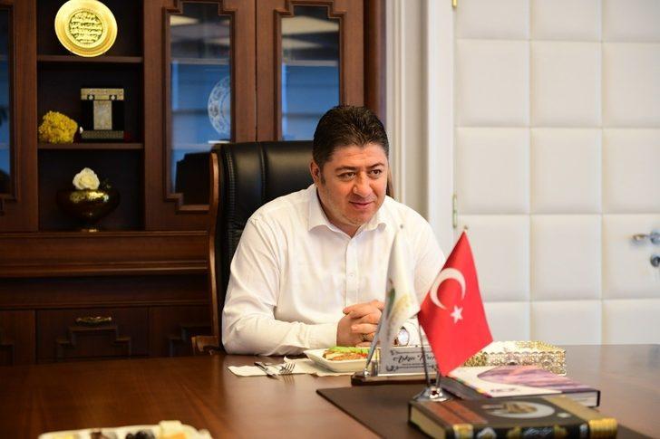 Başkan Tören, temizlik işçileriyle makamında kahvaltı yaptı G3