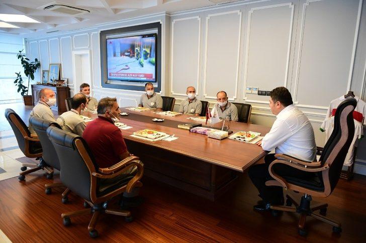 Başkan Tören, temizlik işçileriyle makamında kahvaltı yaptı G4