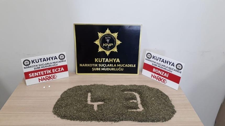 Uyuşturucu ticareti yaptığı iddiasıyla g&ouml;zaltına alınan kadın tutuklandı