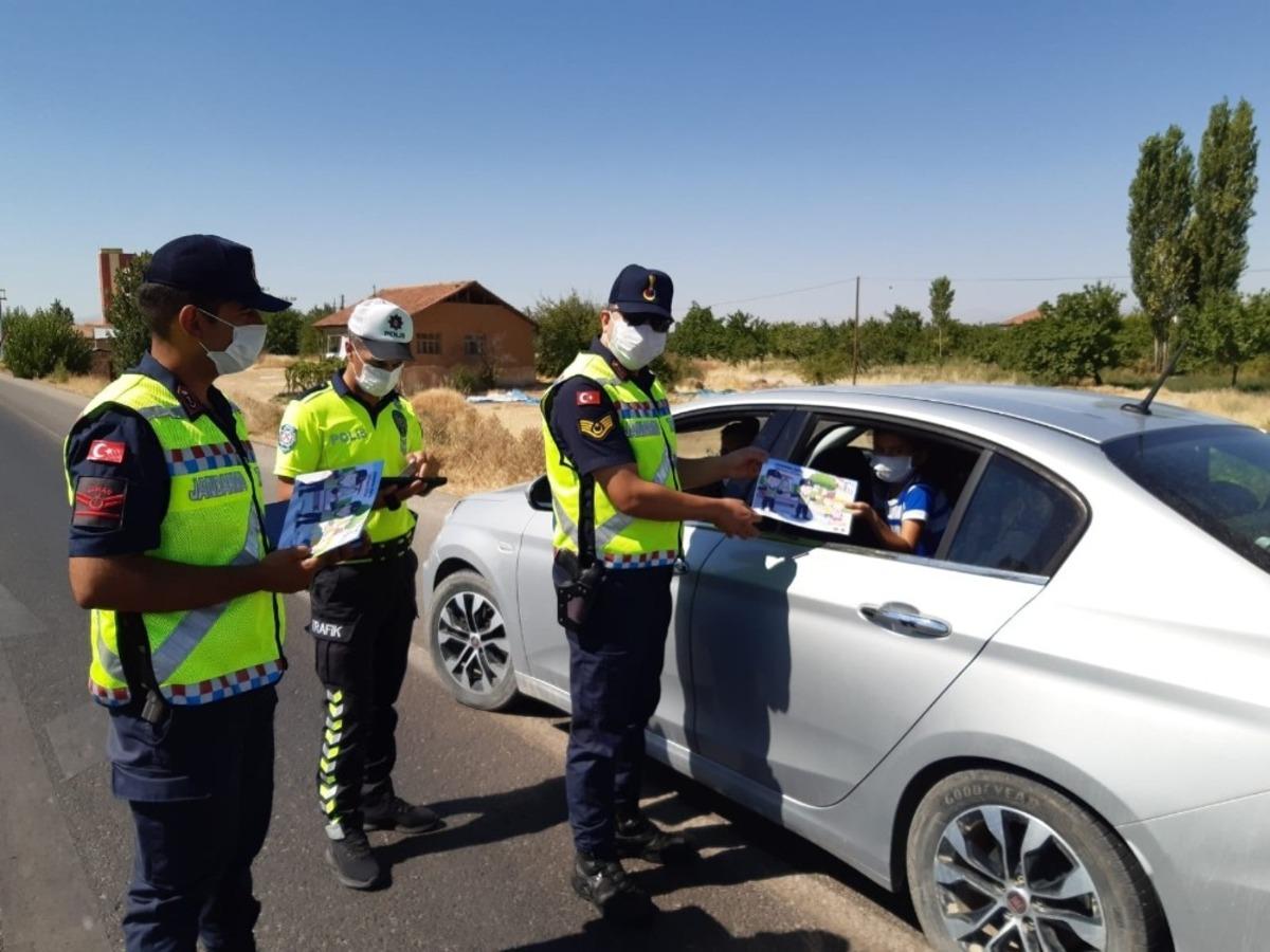 Ortak uygulamada &ccedil;ocuklara dedektif kartı s&uuml;rprizi