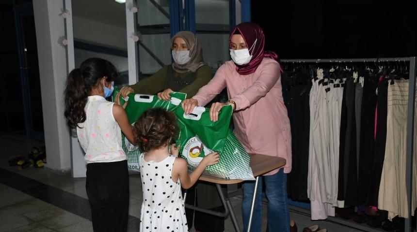 D&uuml;zce Belediyesi bayramda &ccedil;ocukların y&uuml;zlerini g&uuml;ld&uuml;rd&uuml;