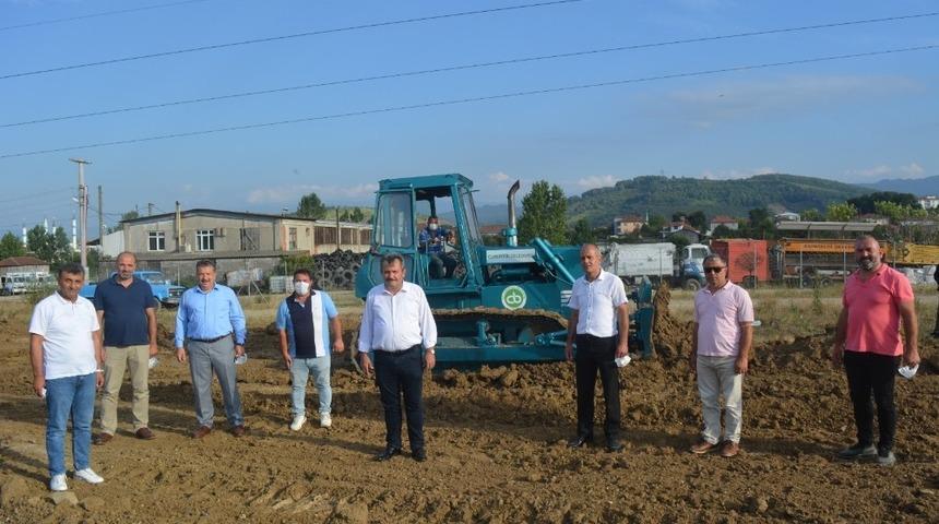 Cumayeri Belediyesi ara&ccedil; parkını genişletiyor