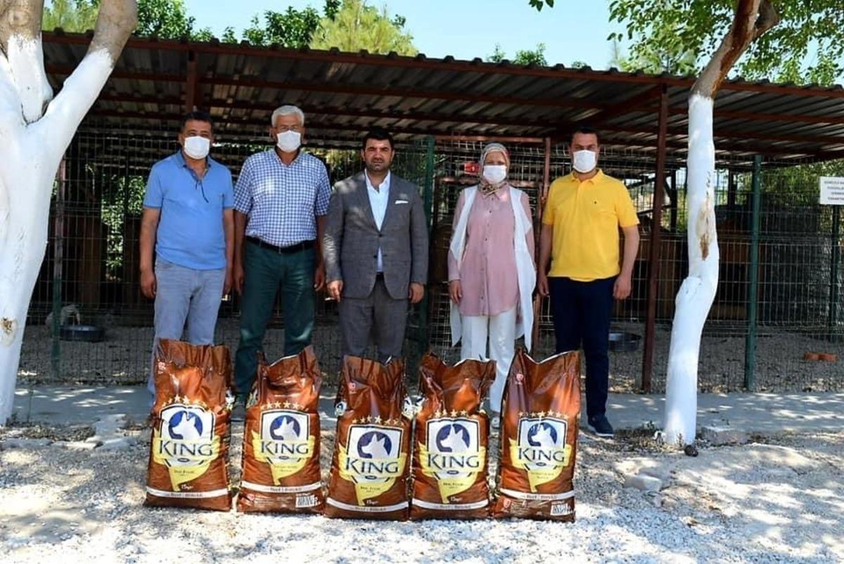 Ceyhan&rsquo;da hayvan barınağına mama desteği