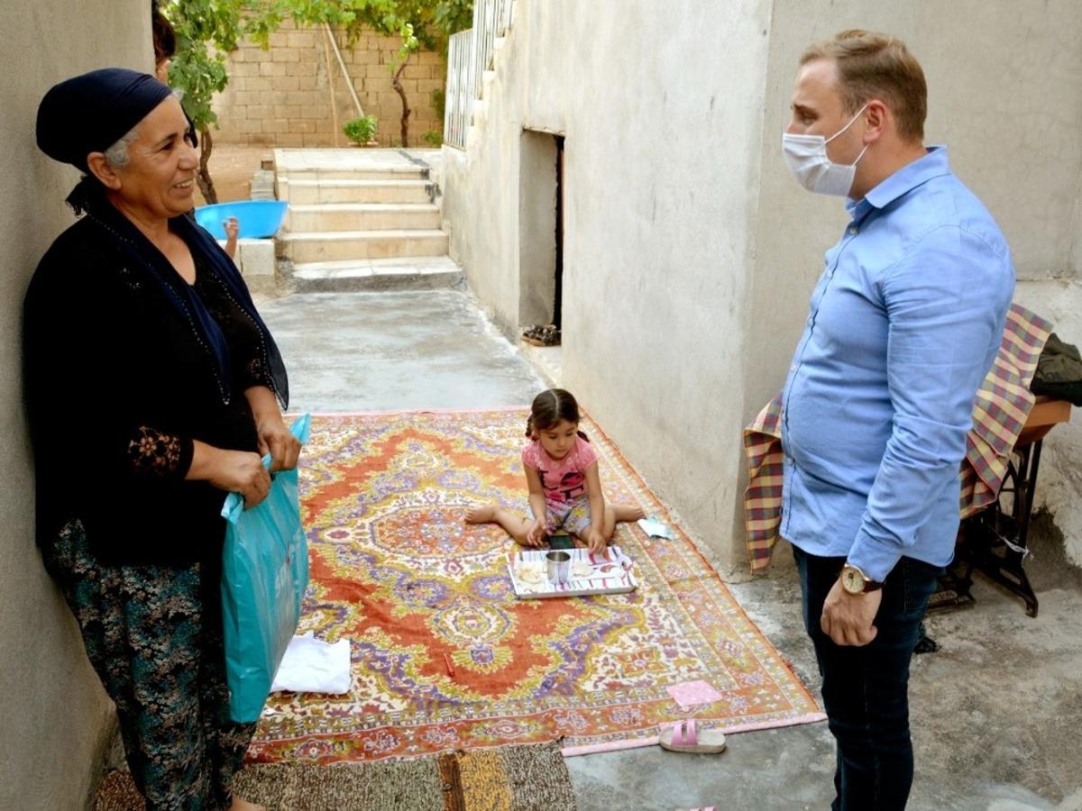 Kaymakam Mutlu&rsquo;dan &ouml;ks&uuml;z-yetim &ccedil;ocuklara bayramlık