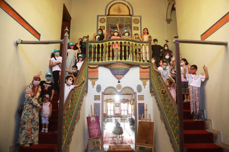 Başkan Yalçın, pandemi döneminde kitap okuyan çocukları üstü açık otobüsle gezdirdi G4