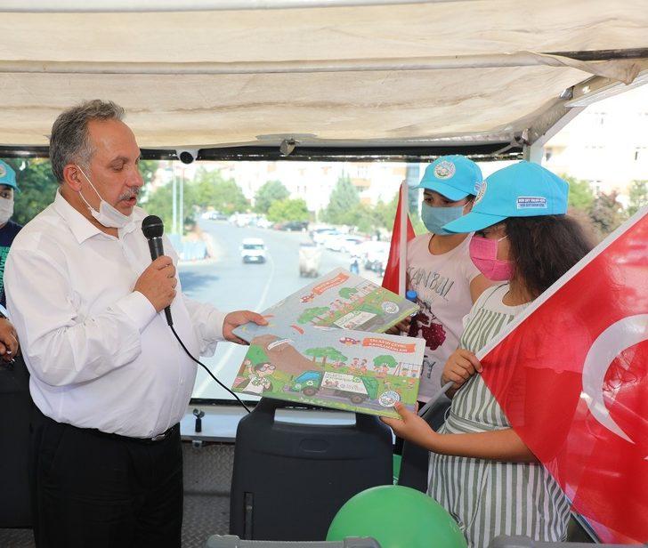 Başkan Yalçın, pandemi döneminde kitap okuyan çocukları üstü açık otobüsle gezdirdi G5