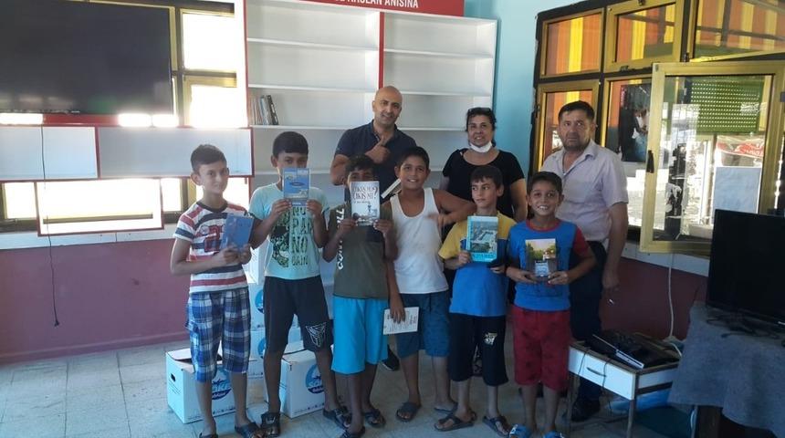 Bağarası&rsquo;nın kitapsever kahvehanecisine S&ouml;ke Belediyesi&rsquo;nden destek