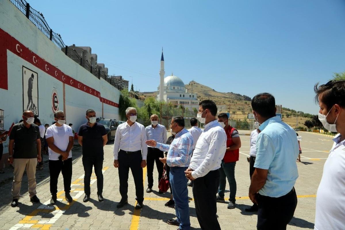 Hayırseverlerden &ccedil;ocuklara bayramlık hediyesi