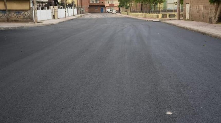 15 bin n&uuml;fuslu mahalle uzun yıllar sonra asfaltla buluştu