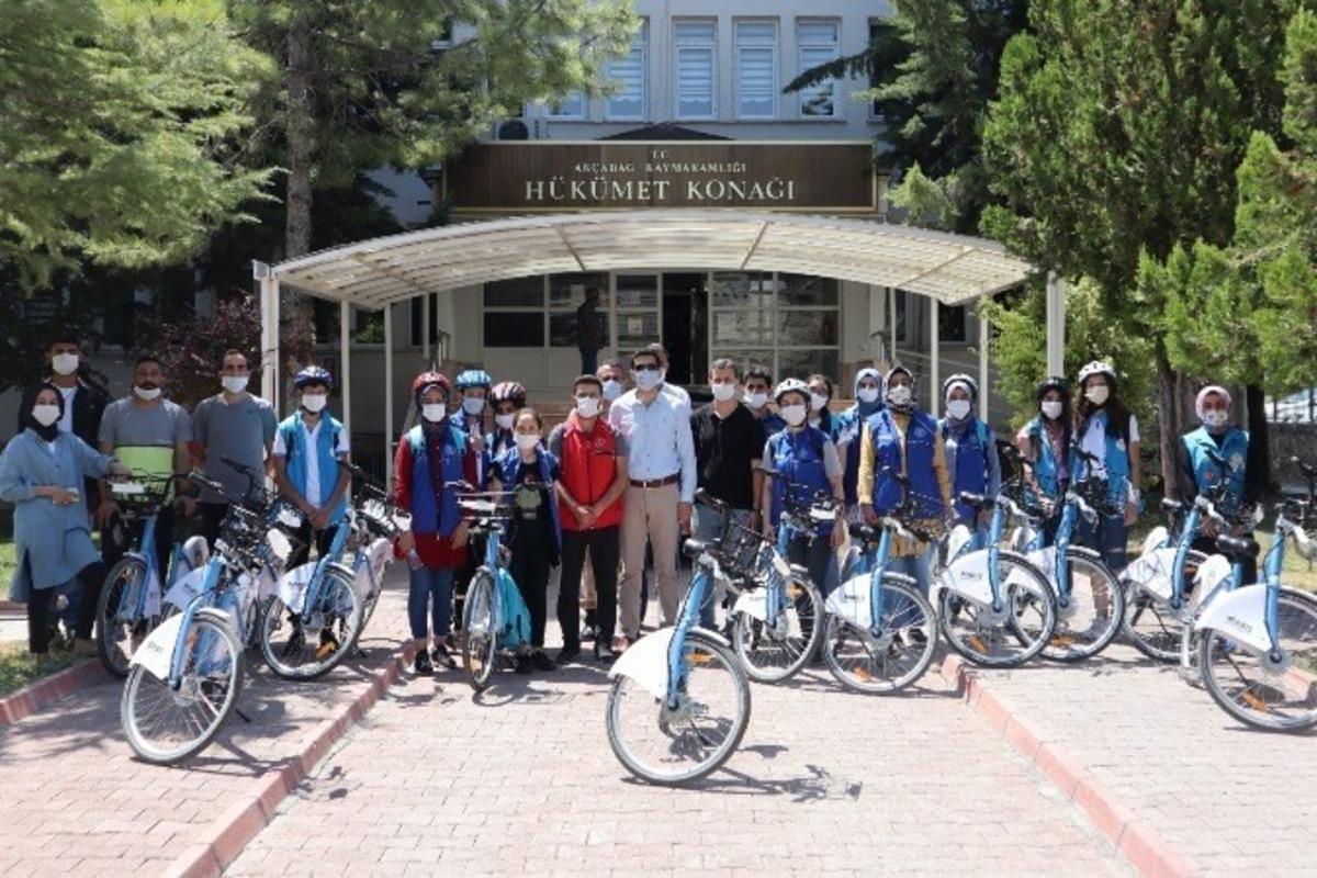 Maskeli Bisiklet Ak&ccedil;adağ&rsquo;da