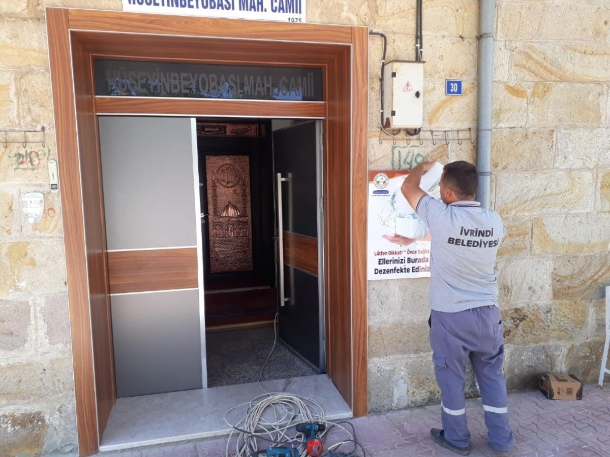 İvrindi de camiler bayrama hazırlandı