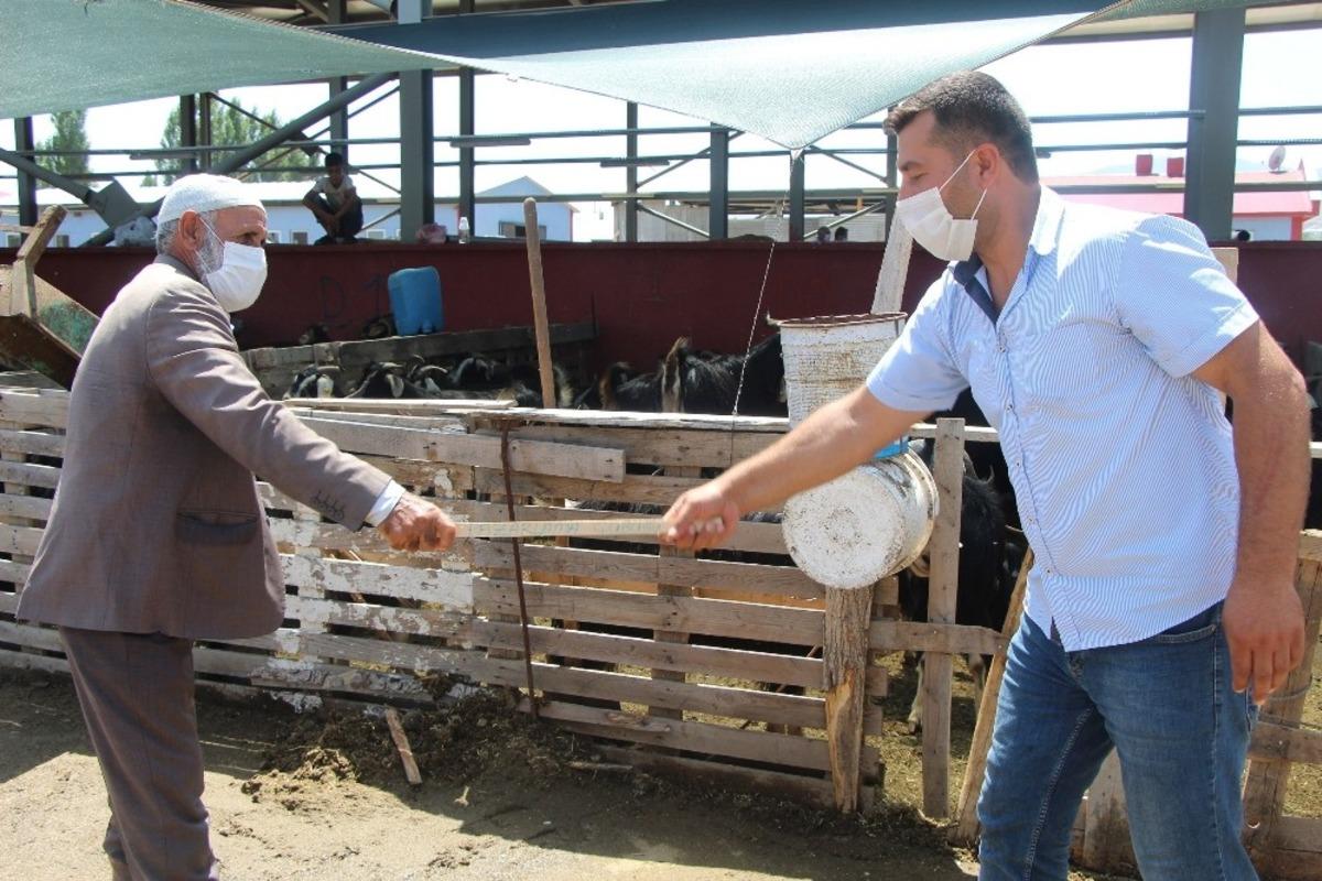Korona vir&uuml;s geleneği değiştirdi,  pazarlıklar &lsquo;Pazarlık &Ccedil;ubuğuyla&rsquo; yapıldı