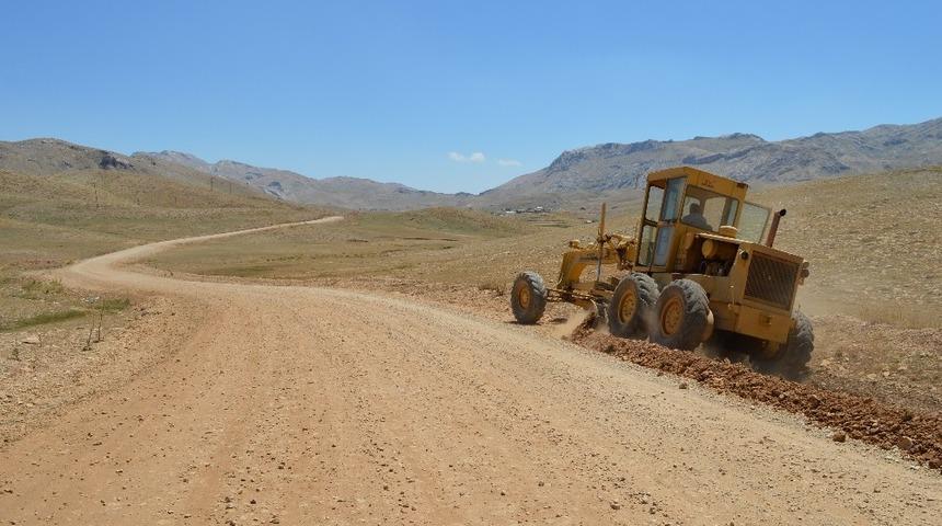 S&ouml;b&uuml;&ccedil;imen yayla yolunda bakım onarım &ccedil;alışması