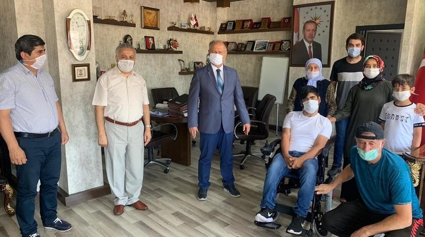 Bayram &ouml;ncesi ak&uuml;l&uuml; sandalyesine kavuşmanın mutluluğunu yaşadı