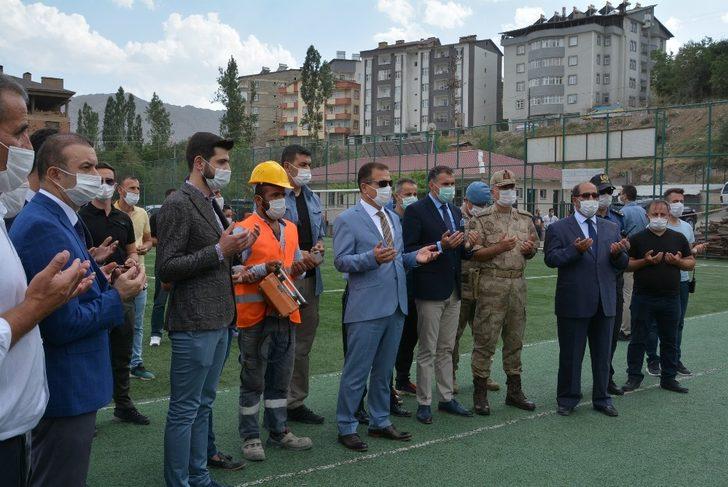 Hakkari’de bin kişilik tribünün temeli dualarla atıldı G2