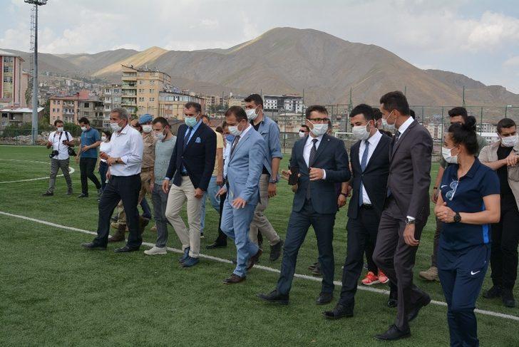 Hakkari’de bin kişilik tribünün temeli dualarla atıldı G3