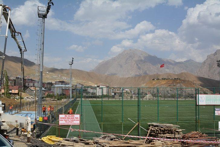 Hakkari’de bin kişilik tribünün temeli dualarla atıldı G4
