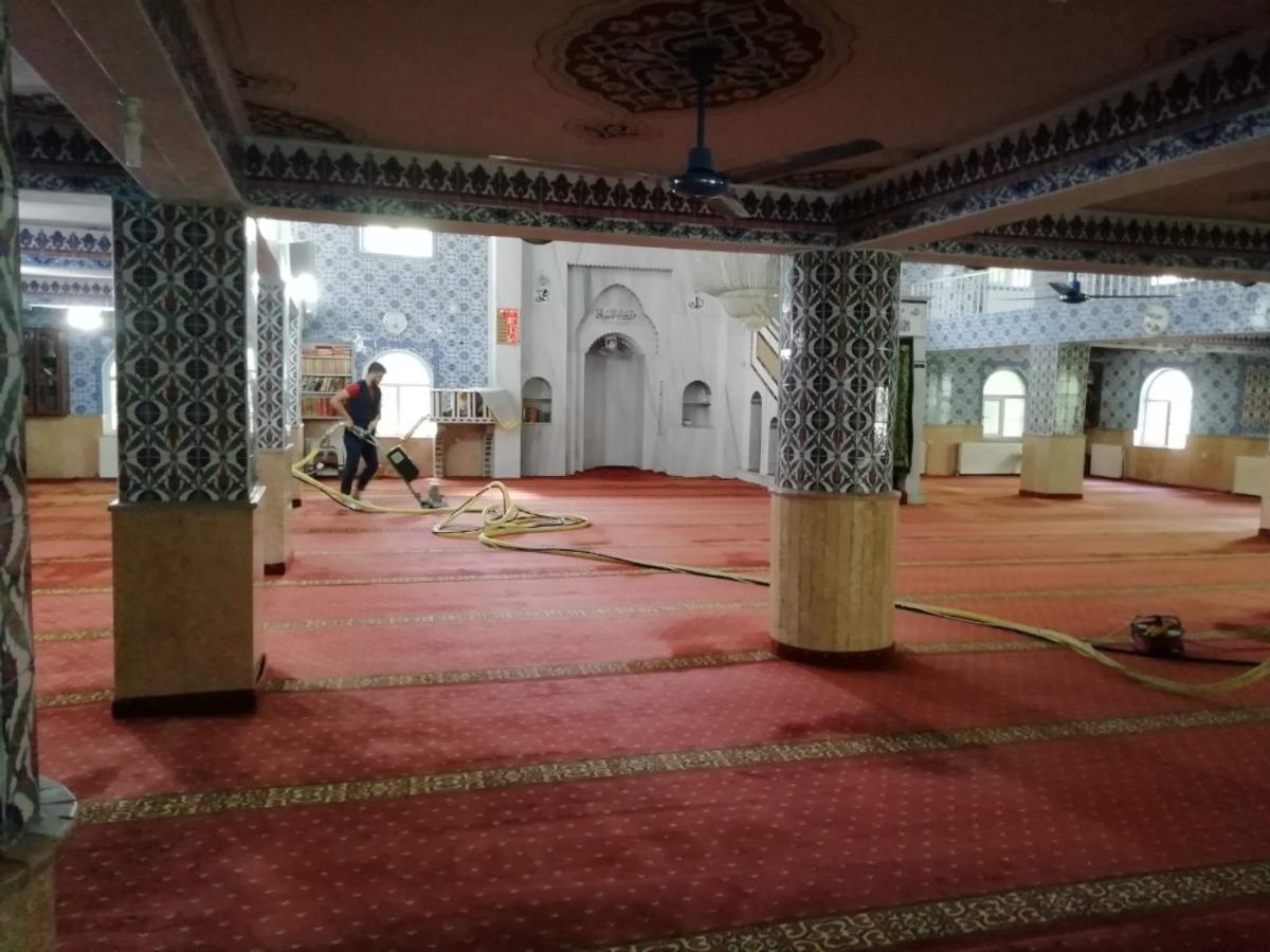 Bağlar Belediyesi camileri bayrama hazırladı