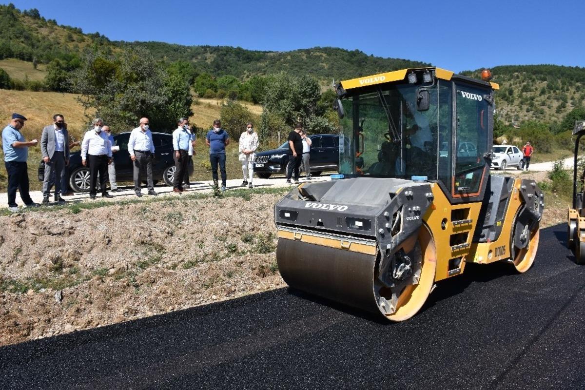 Genel Sekreter Uzun ve Meclis Başkanı Yıldırım, devam eden asfalt &ccedil;alışmalarını inceledi