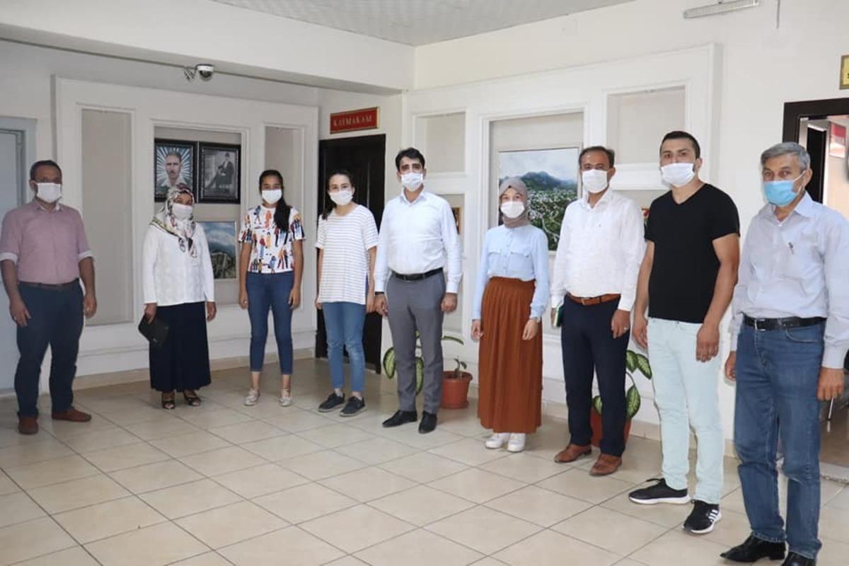 Feke Kaymakam Vekili Sevgili&rsquo;den LGS&rsquo;de başarılı &ouml;ğrencilere &ccedil;eyrek altın