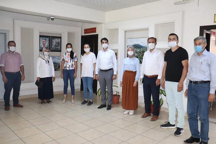 Feke Kaymakam Vekili Sevgili’den LGS’de başarılı öğrencilere çeyrek altın G1