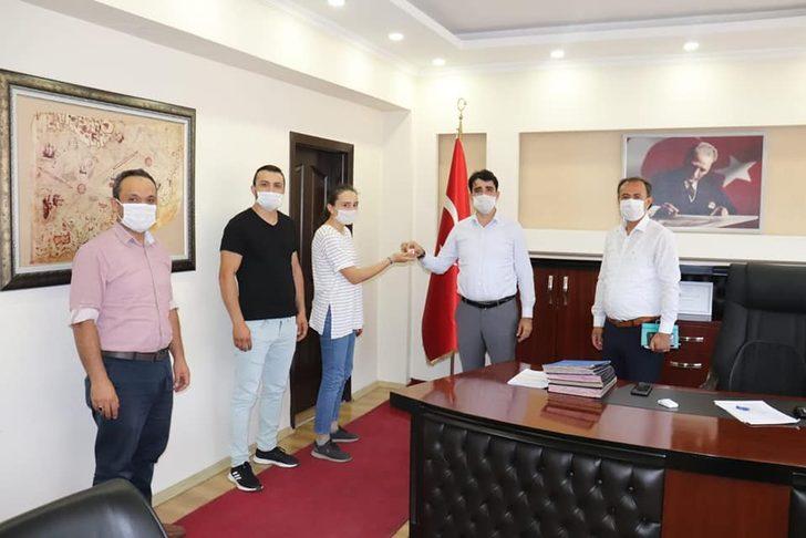 Feke Kaymakam Vekili Sevgili’den LGS’de başarılı öğrencilere çeyrek altın G3