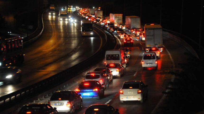 Yola çıkacaklar dikkat! TEM Otoyolu'nda Kurban Bayramı tatili yoğunluğu