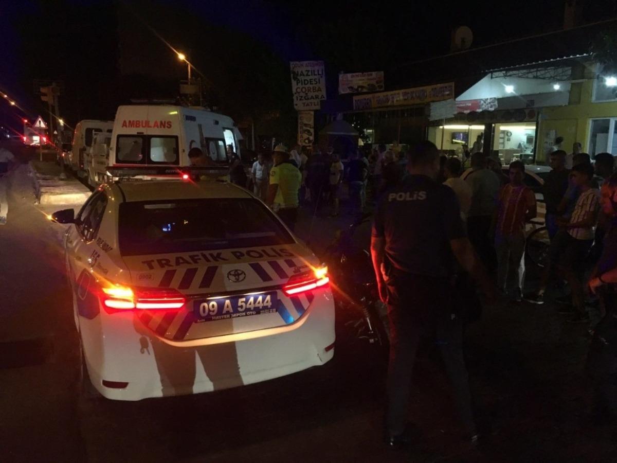 Yolun karşısına ge&ccedil;mek isteyen kadına motosiklet &ccedil;arptı