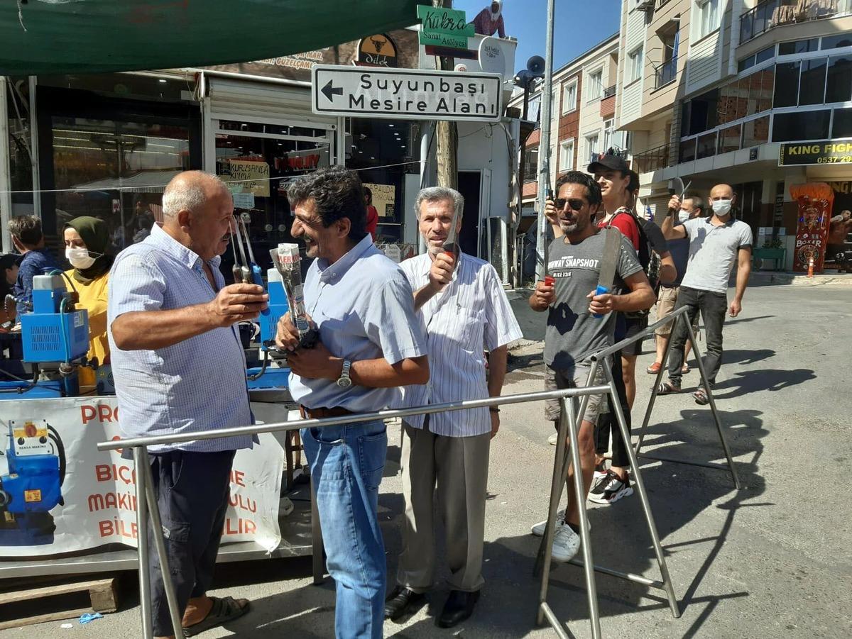 Kurban Bayramı &ouml;ncesi bı&ccedil;ak bileme yoğunluğu