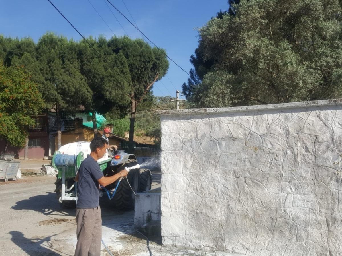 Fedakar Muhtar, k&ouml;y&uuml;n&uuml; bayrama b&ouml;yle hazırladı