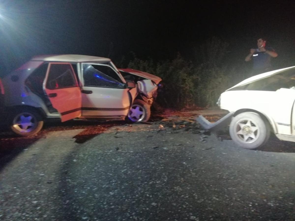 Bilecik&rsquo;te iki otomobil kafa kafaya &ccedil;arpıştı: 1 yaralı