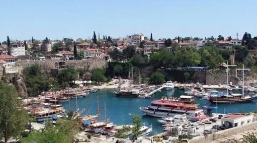 Antalya'da bayram namazı saat ka&ccedil;ta? Diyanet Antalya Kurban Bayramı namazı vakti 2020