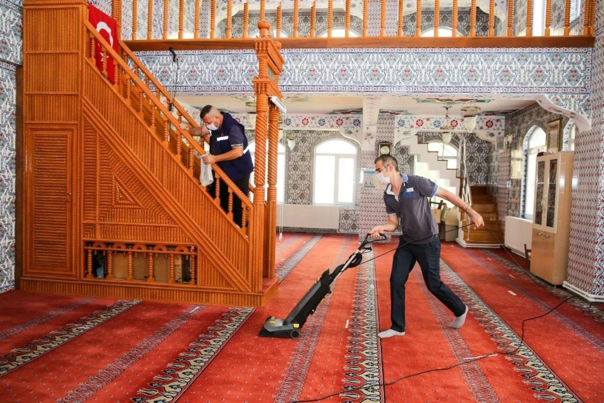 Buca&rsquo;nın camilerinde bayram temizliği