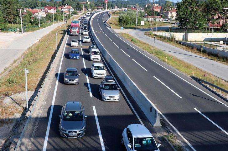 Tatilciler yolda! Akın akın gidiyorlar G2