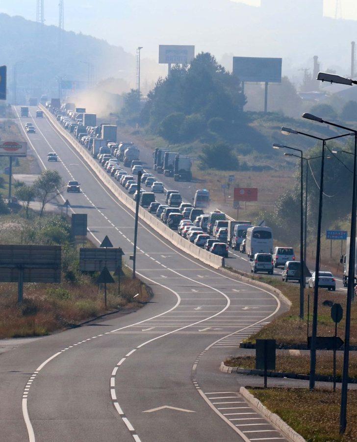 Tatilciler yolda! Akın akın gidiyorlar G1