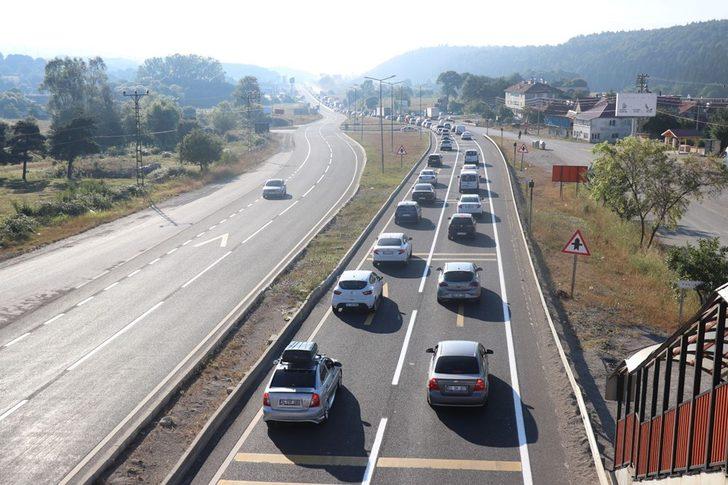 Tatilciler yolda! Akın akın gidiyorlar G4