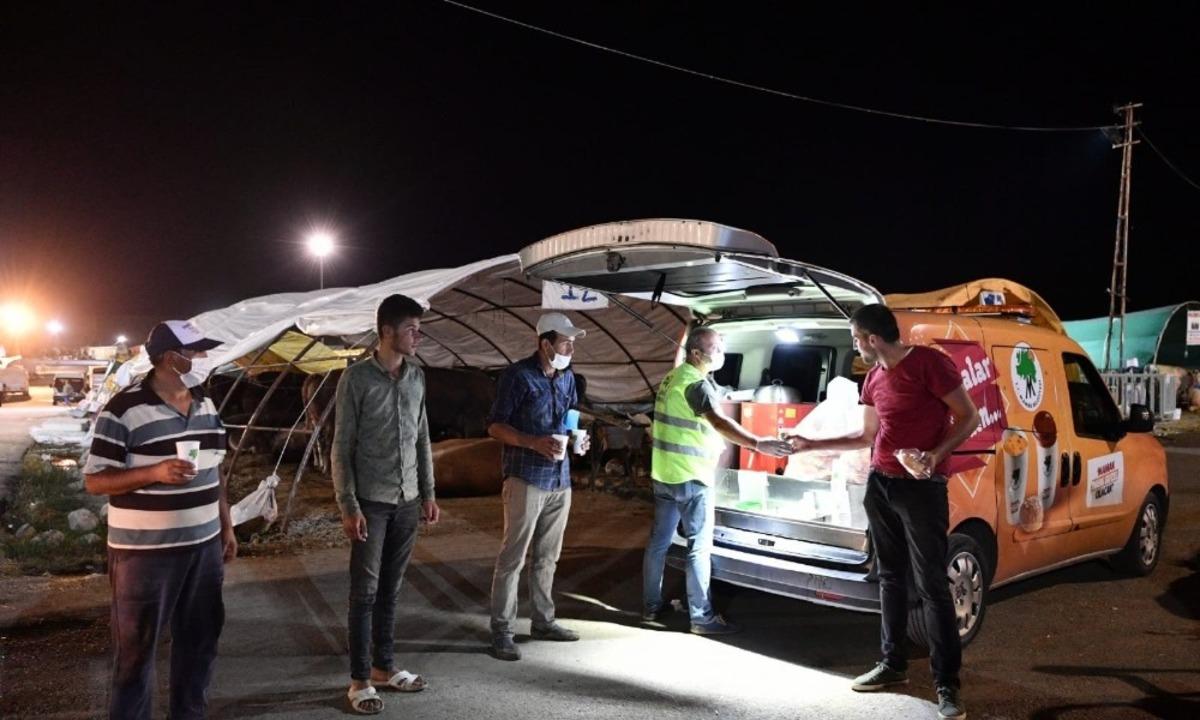 Mamak Belediyesinden kurban satıcılarına maske ve &ccedil;orba