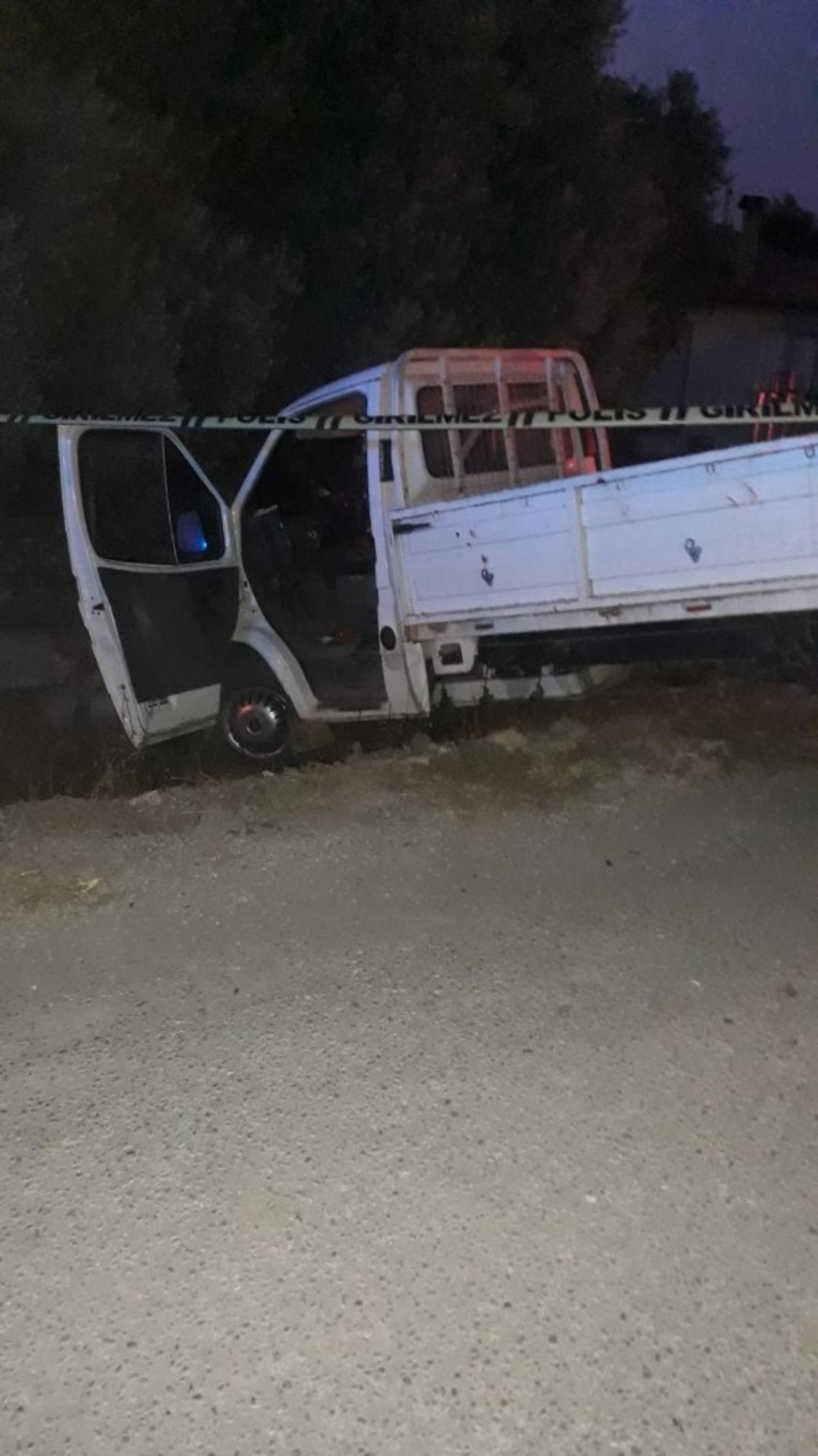 Polisten ka&ccedil;arken su kanalına devrildi