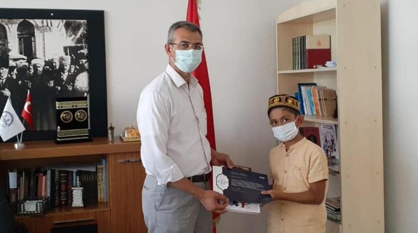 Kahta&rsquo;da Kuran&rsquo;ı Kerim okuyan &ccedil;ocuklar &ouml;d&uuml;llendirildi