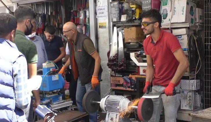 Kars’ta bıçaklar kurbanlar için bileniyor G1