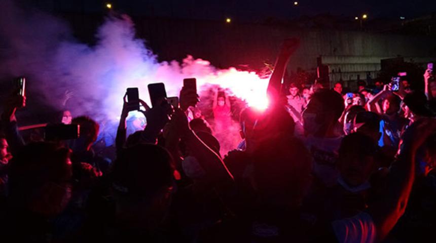 Trabzonspor, havalimanında coşkuyla karşılandı